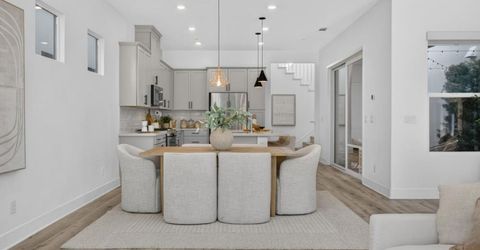 17 Fischbacher St, Sacramento, CA 95816 Photo