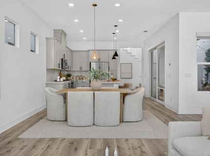 17 Fischbacher St, Sacramento, CA 95816 Photo