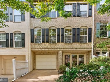 2718 PEMBSLY DRIVE , VIENNA, VA 22181