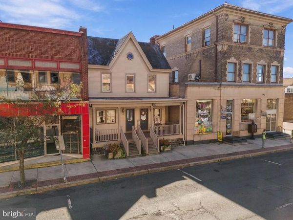 242-248 W BROAD STREET, QUAKERTOWN, PA 18951
