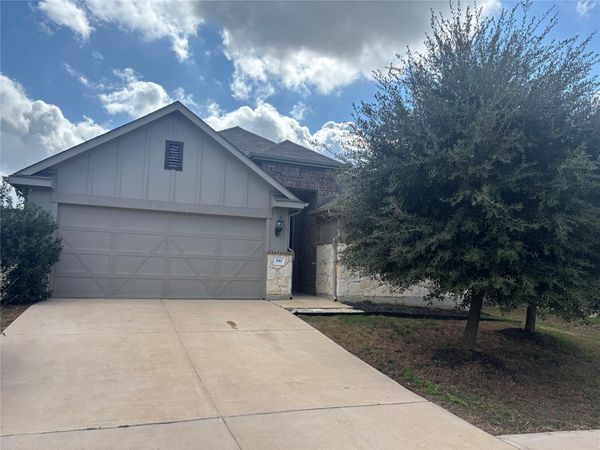 330 Algaroba LOOP, Buda, TX 78610
