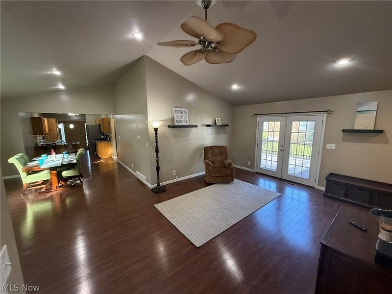 456 Beucler Avenue NW, Bolivar, OH 44612 Photo 3