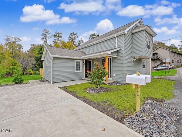 10 Pond Road , Moscow, PA 18444