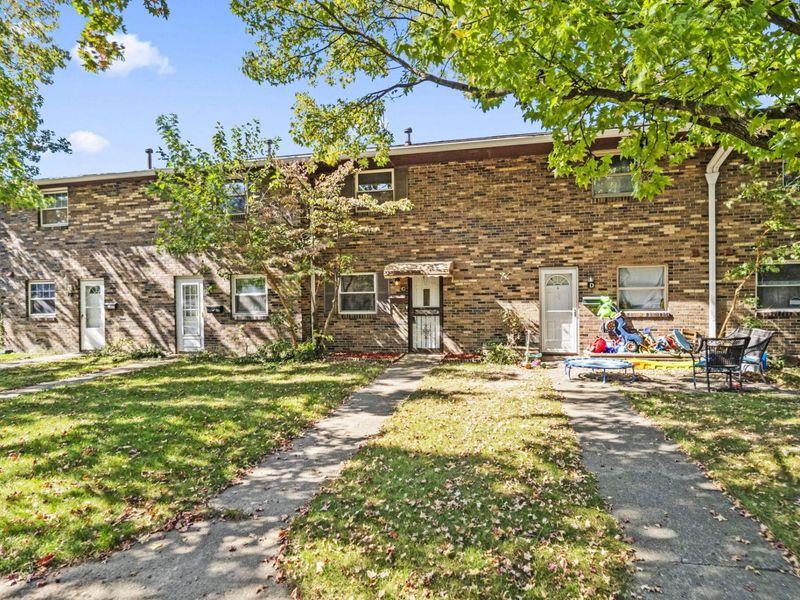 2370 Woodbrook Circle S, Unit Unit C, Columbus, OH 43223 Photo 2