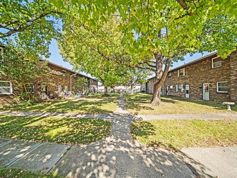 2370 Woodbrook Circle S, Unit Unit C, Columbus, OH 43223 Photo 4