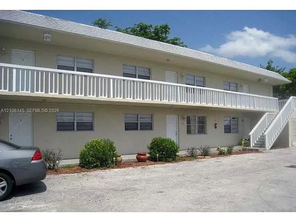 110 SE 7th St , Unit 10, Hallandale Beach, FL 33009
