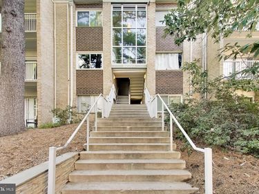 8000 CHANUTE PLACE, Unit 15, FALLS CHURCH, VA 22042