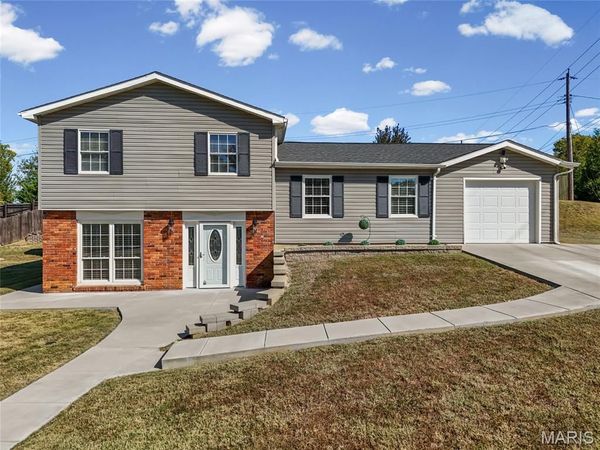 4301 Barth Drive , St Louis, MO 63125