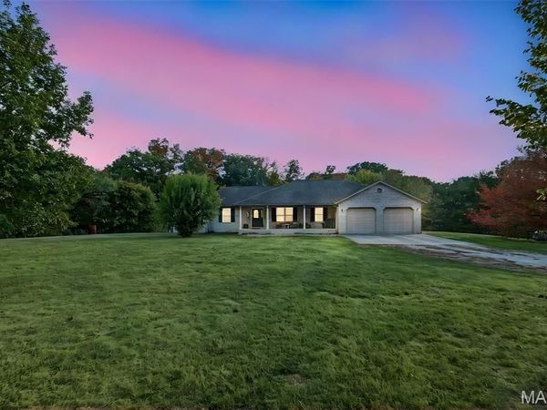 1416 Hidden Acres Lane , Highland, IL 62249