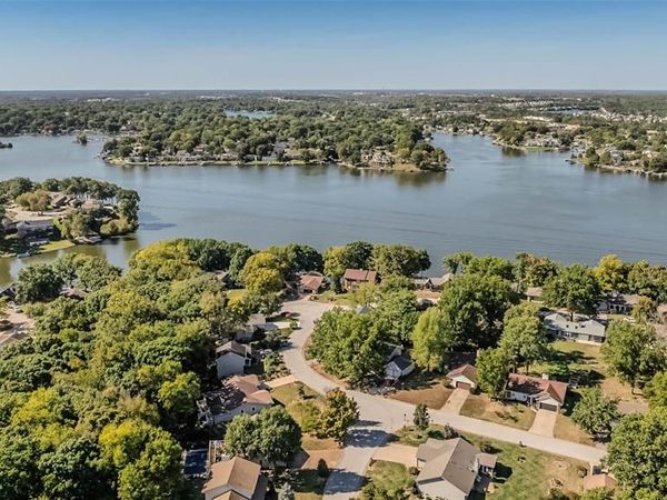 611 Woodchuck Lane, Lake St Louis, MO 63367