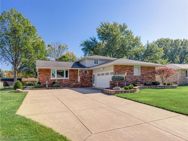 6187 Carlyle Drive, Seven Hills, OH 44131