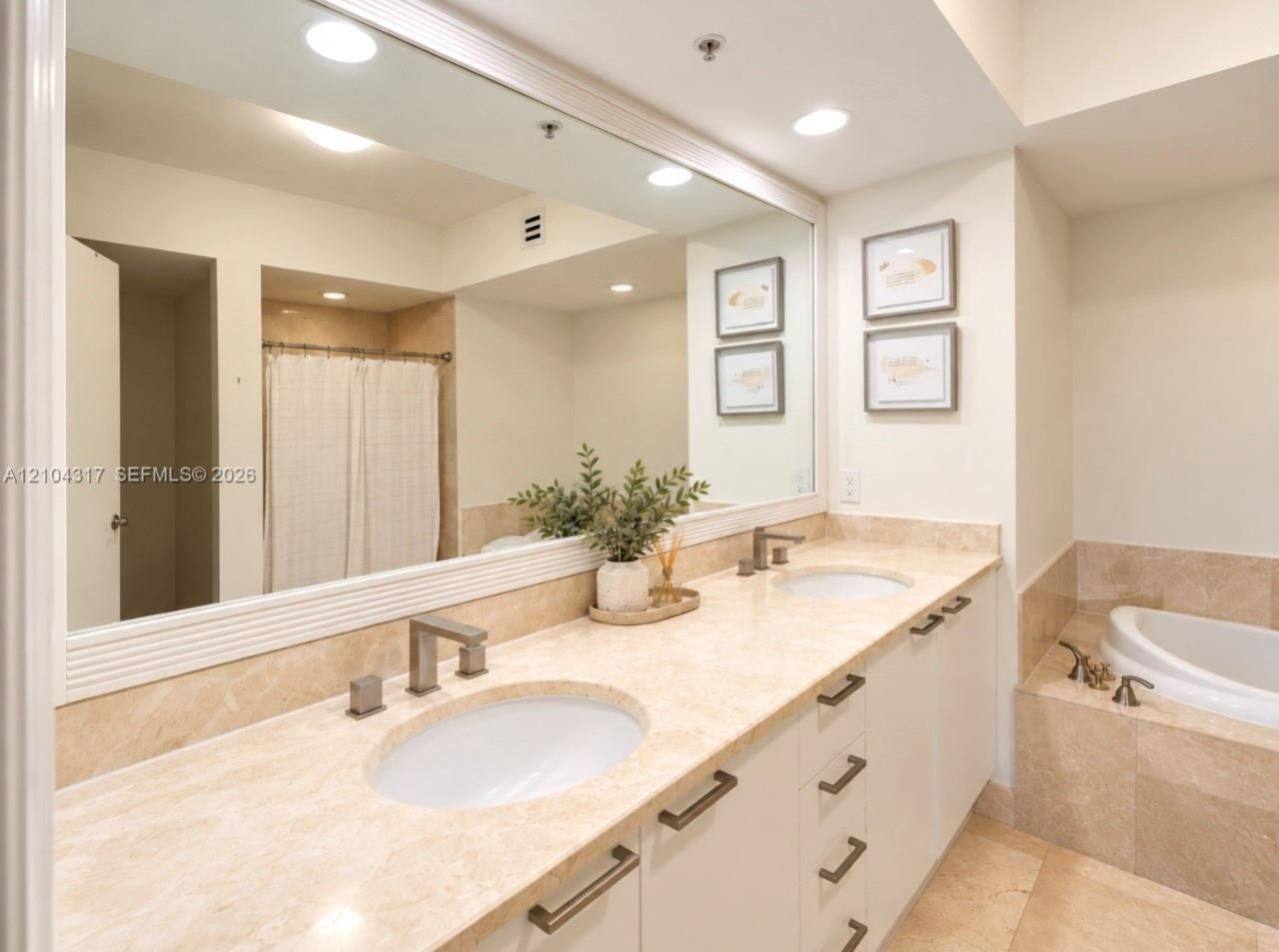 14951 Royal Oaks Ln , Unit 706, North Miami, FL 33181 Photo