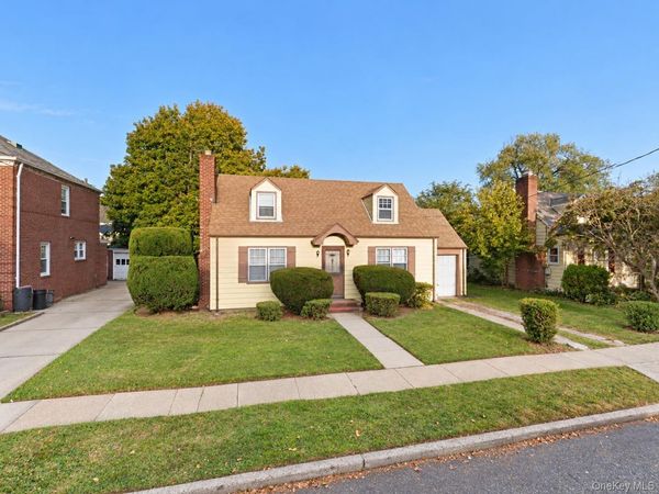 526 N 11th Street , New Hyde Park, NY 11040