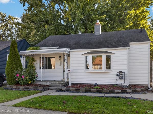 28080 Rosemont Street, Roseville, Mi 48066