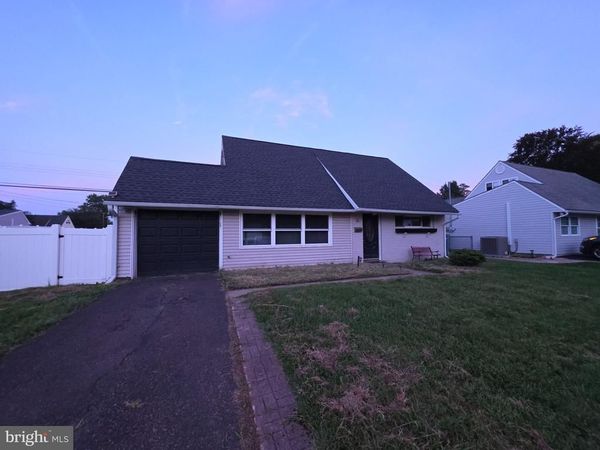 36 KINGWOOD LANE, LEVITTOWN, PA 19055