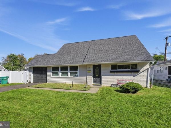 36 KINGWOOD LANE, LEVITTOWN, PA 19055