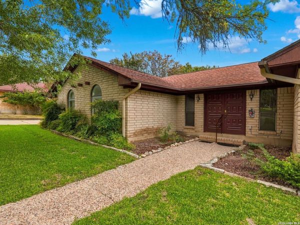 1744 Glen Road, Kerrville, TX 78028
