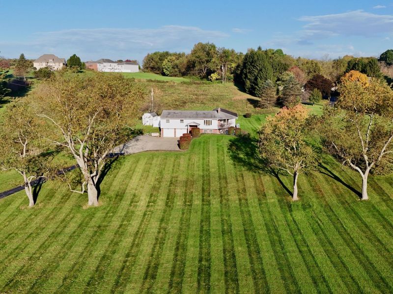 3023 Valley View Road NE, Lancaster, OH 43130 Photo 1