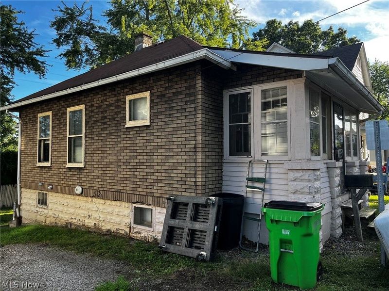 565 Paul Place, Barberton, OH 44203 Photo 2