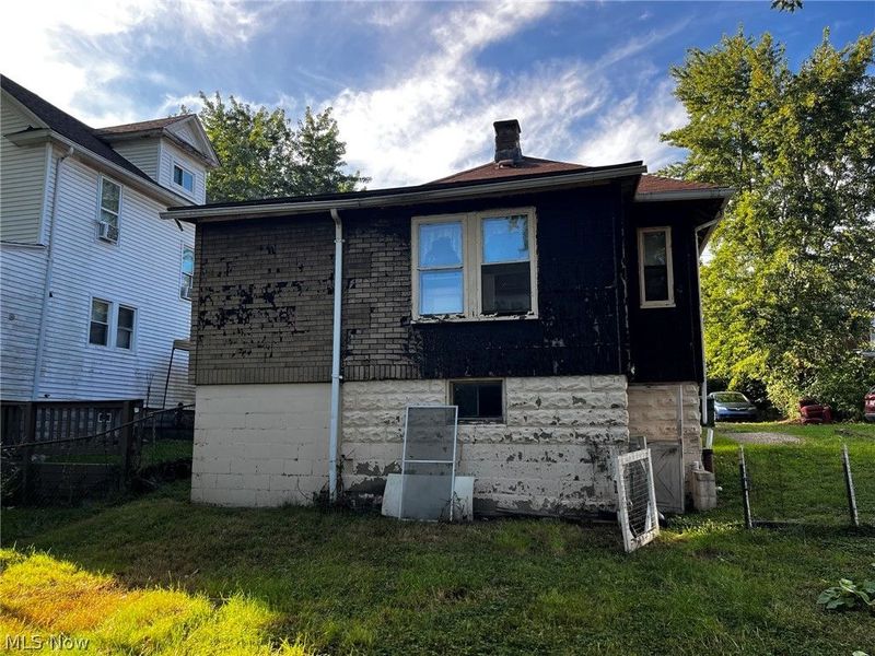 565 Paul Place, Barberton, OH 44203 Photo 3