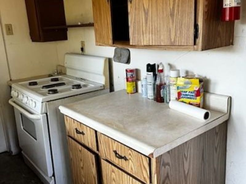 565 Paul Place, Barberton, OH 44203 Photo 5