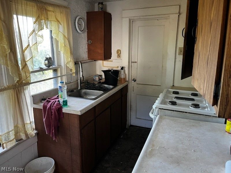 565 Paul Place, Barberton, OH 44203 Photo 7