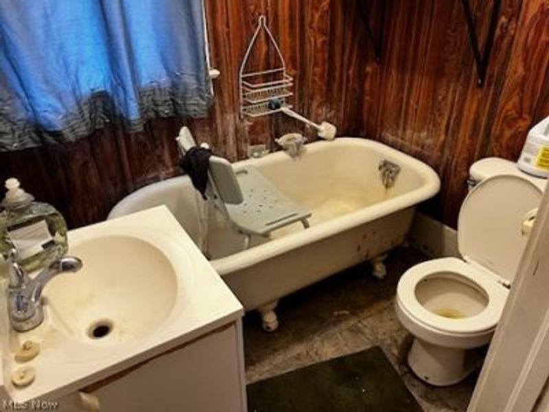 565 Paul Place, Barberton, OH 44203 Photo 9