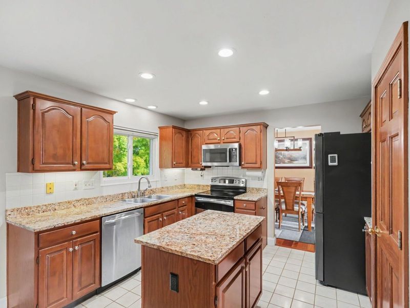 2212 Forest Pond Drive, Hebron, KY 41048 Photo 7