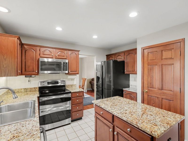 2212 Forest Pond Drive, Hebron, KY 41048 Photo 8