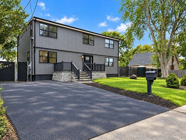 6 Sportsman Court , Shirley, NY 11967