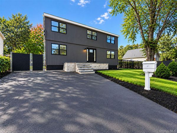 6 Sportsman Court , Shirley, NY 11967