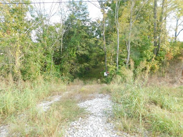 3132 Highway 31 E, Unit 2, Bethpage, TN 37022