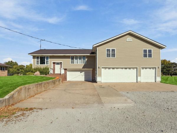 144 Lakeshore Drive, Nashua, IA 50658