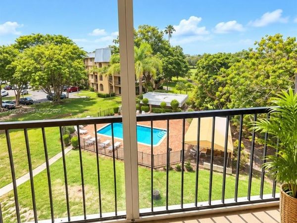 5961 N Falls Cir Dr, Unit 408, Lauderhill, FL 33319