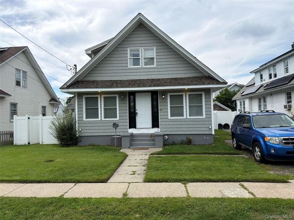 116 S Clinton Avenue , Bay Shore, NY 11706