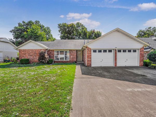 124 Magnolia , Pryor, OK 74361