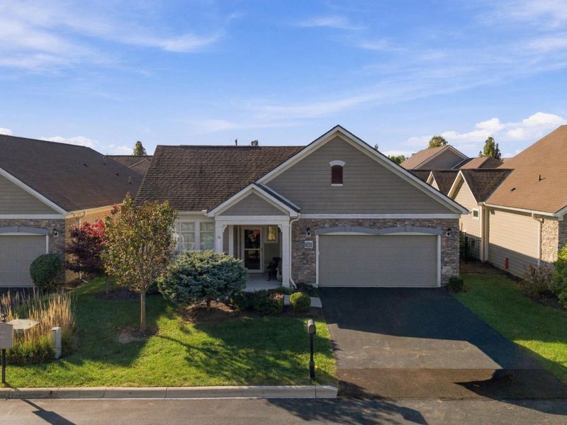 71 Courtyard Crossing Drive, Powell, OH 43065 Photo 3