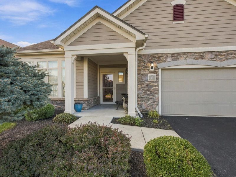 71 Courtyard Crossing Drive, Powell, OH 43065 Photo 4