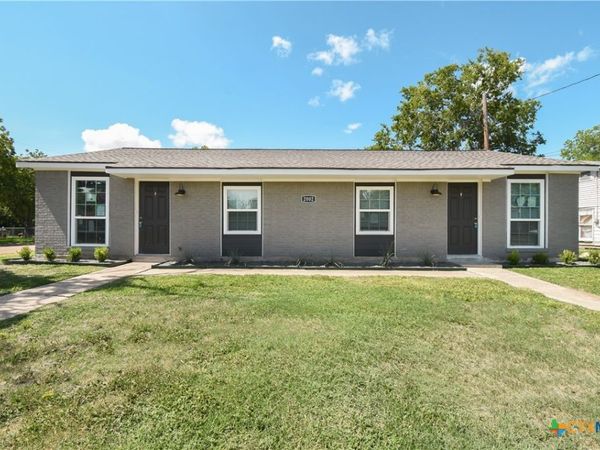 2002 Morningside Street , Victoria, TX 77901