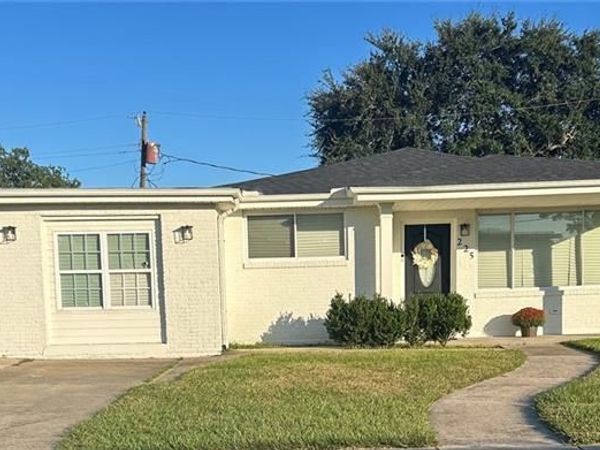 225 NUTRIA Drive , Arabi, LA 70032