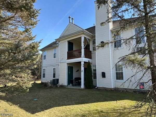 646 Honeybrook Cir, Lopatcong, NJ 08886