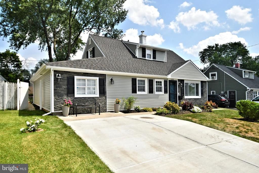 580 CARLISLE DRIVE , MORRISVILLE, PA 19067