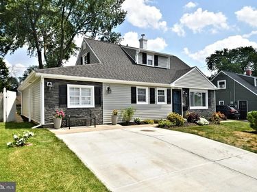 580 CARLISLE DRIVE, MORRISVILLE, PA 19067