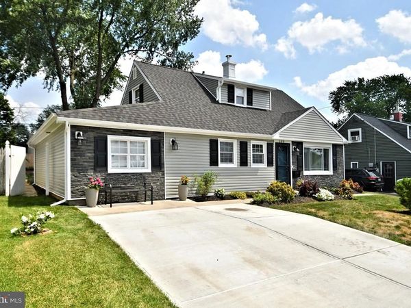 580 CARLISLE DRIVE , MORRISVILLE, PA 19067
