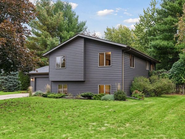 1112 Grandview Drive, Hudson, WI 54016