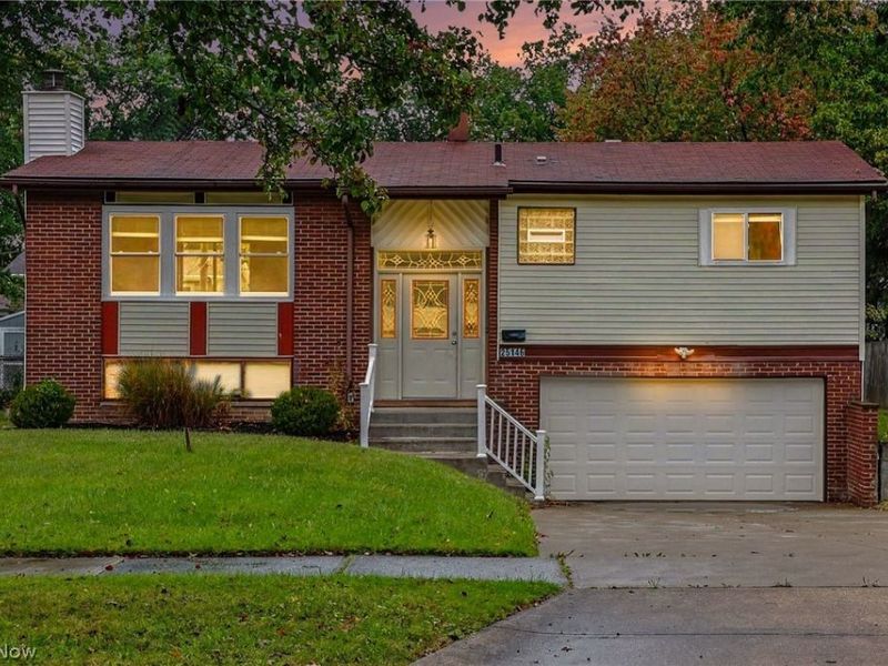 25146 Antler Drive, North Olmsted, OH 44070 Photo 1