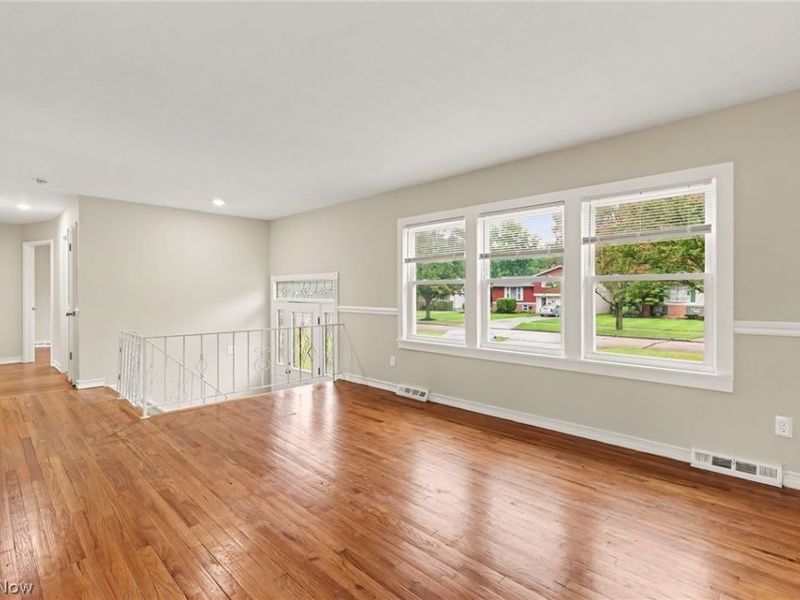 25146 Antler Drive, North Olmsted, OH 44070 Photo 10