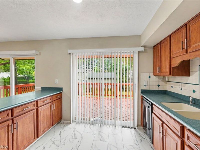 25146 Antler Drive, North Olmsted, OH 44070 Photo 13