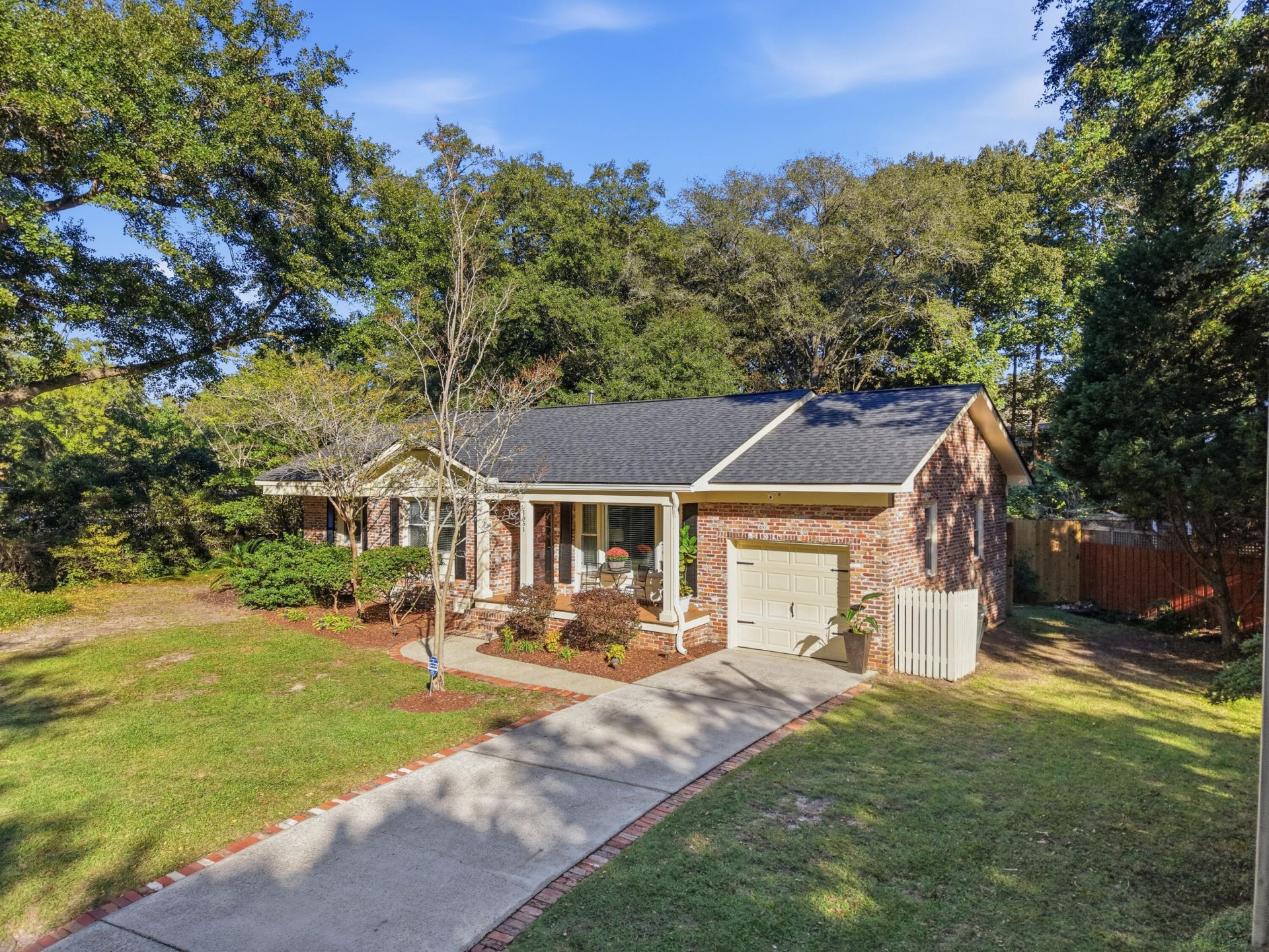 1551 Salisbury Street Photo 4
