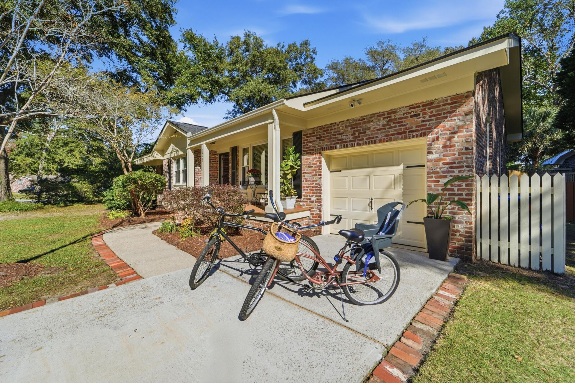 1551 Salisbury Street Photo 7